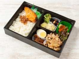 鮭の塩焼きと生姜焼き弁当