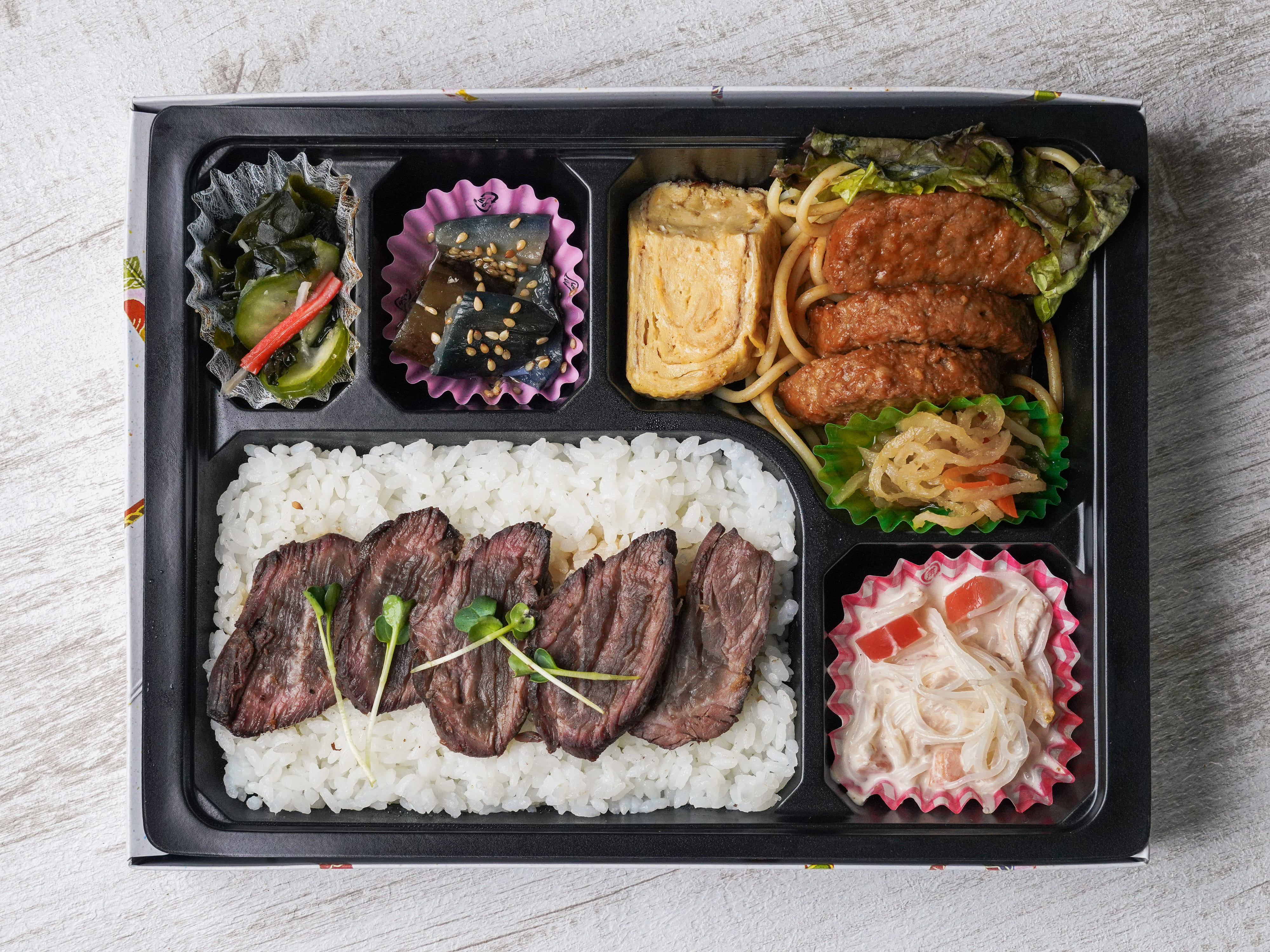 ハラミとハンバーグ弁当