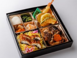鰻ちらしと最高級A５ランク黒毛和牛すき焼きと天ぷらと出汁の幕の内御膳