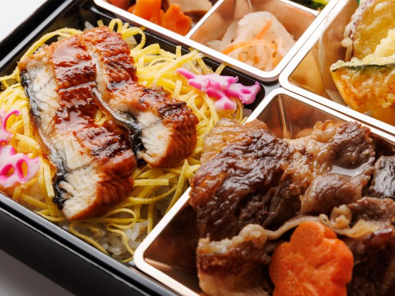 鰻ちらしと最高級A５ランク黒毛和牛すき焼きと天ぷらと出汁の幕の内御膳