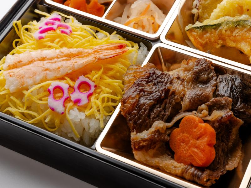 海老ちらしと最高級A５ランク黒毛和牛すき焼きと天ぷらと出汁の幕の内御膳
