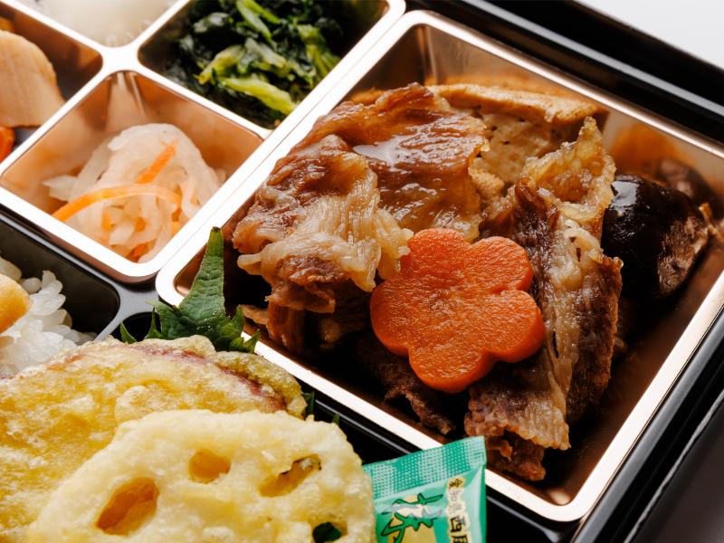 最高級A５ランク黒毛和牛のすき焼きと天ぷらと出汁の幕の内御膳