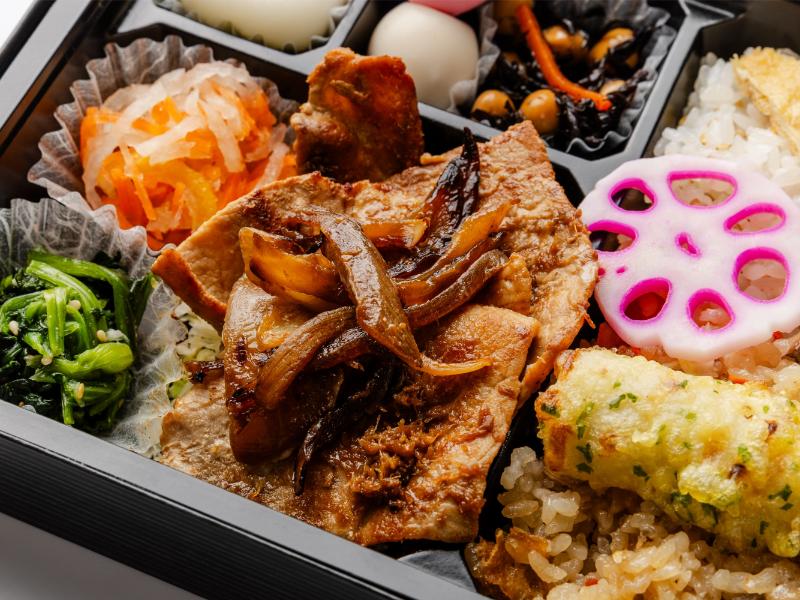 ２種ご飯と黄金比率の豚の生姜焼き弁当