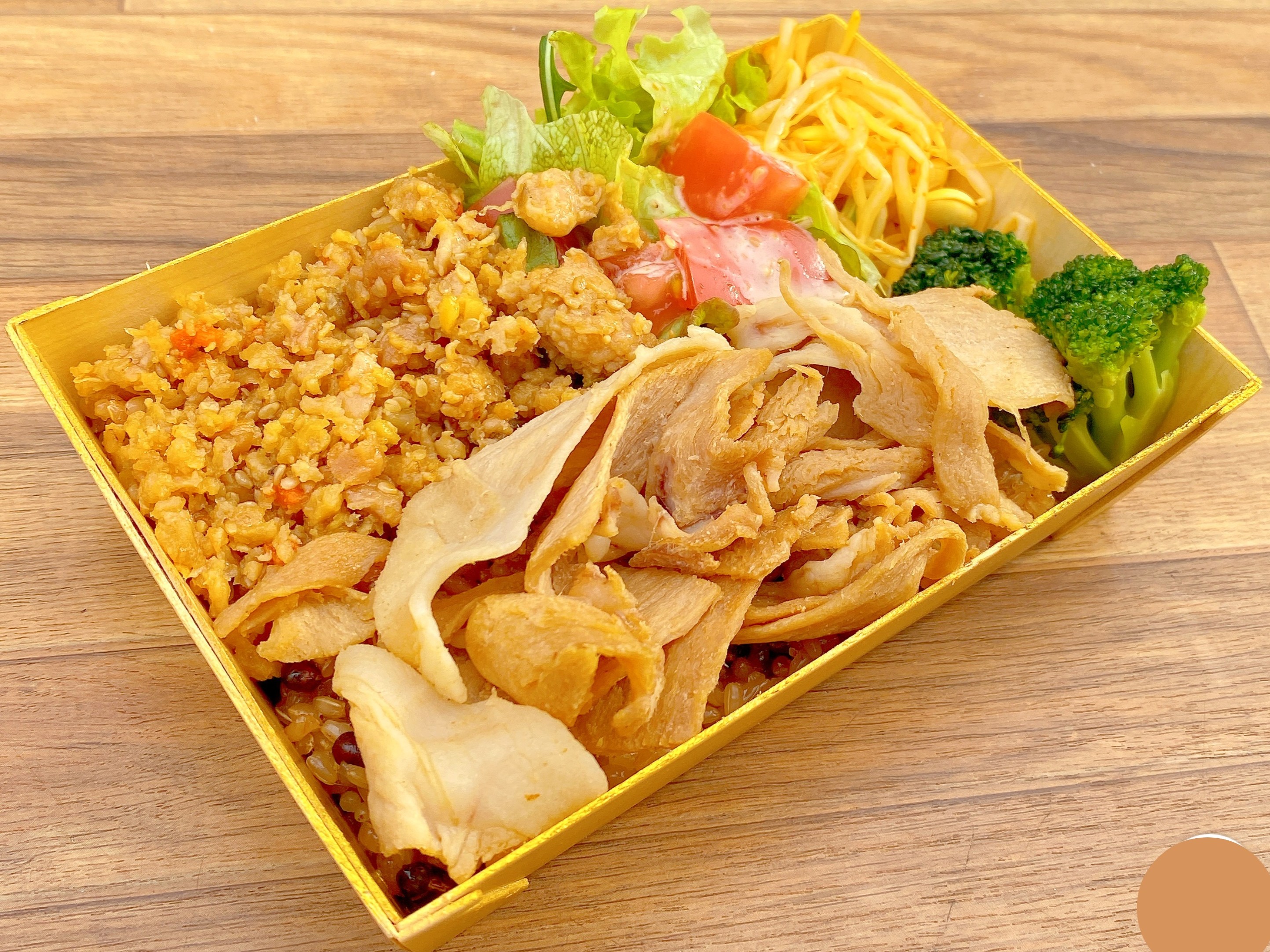 【酵素玄米和み彩弁当】秘伝のタレでつけた豚の生姜焼き