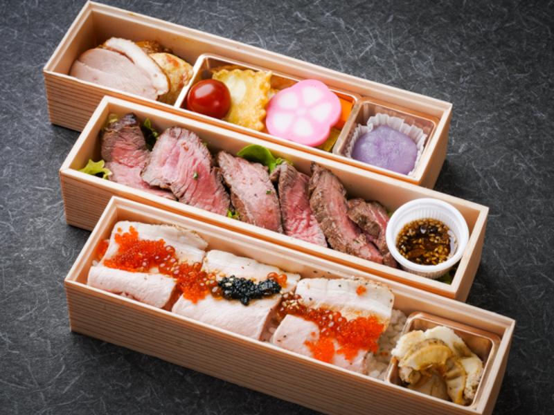 熟成牛ランプステーキと口溶けローストポークの赤酢トリュフ寿司重