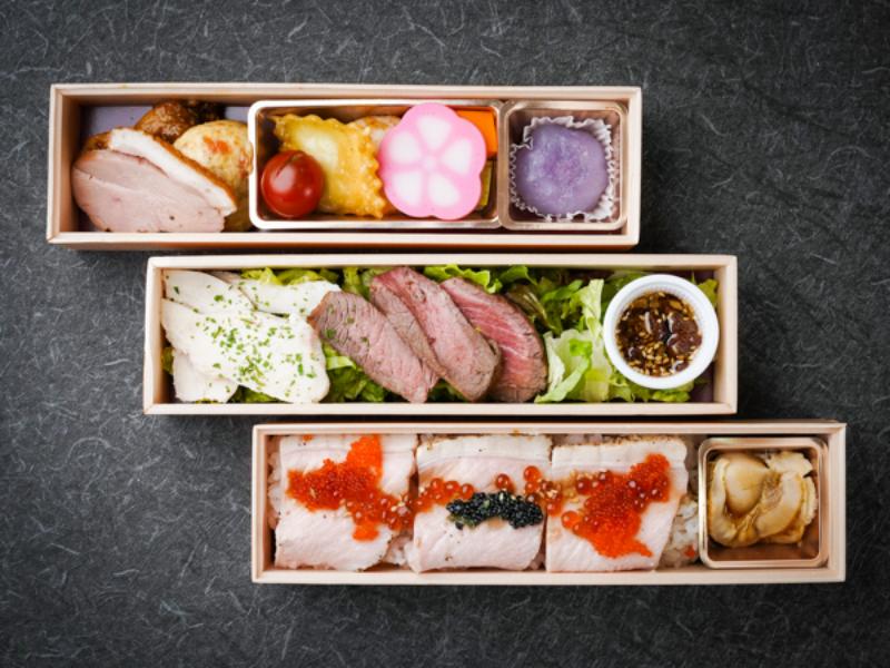 熟成牛ランプSと口溶けRポークとTチキンブレストの赤酢トリュフ寿司重