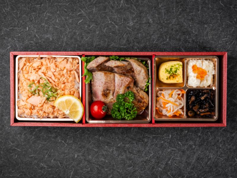 自家製鮭のほぐしと厳選牛ステーキ御膳