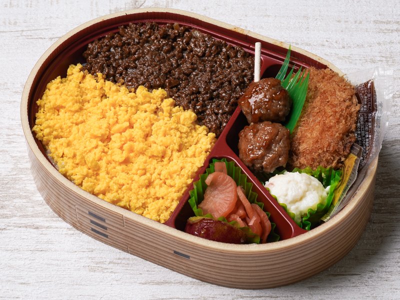 黒豚そぼろの二色弁当