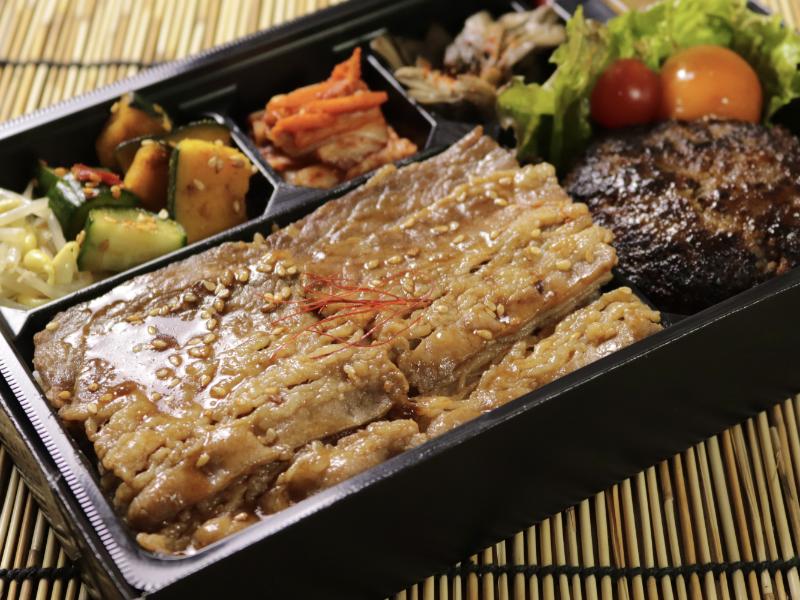 牛カルビ焼肉とハンバーグ弁当