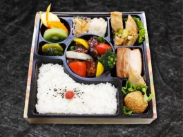 岡山ポークの黒酢酢豚弁当