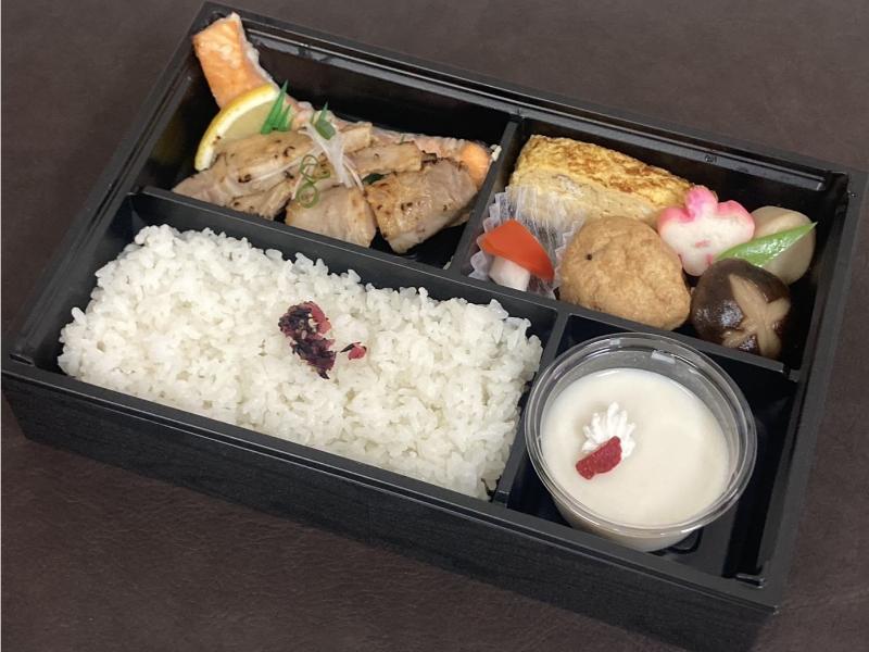 炙りローストポークと鮭の塩麹焼き弁当（白米）