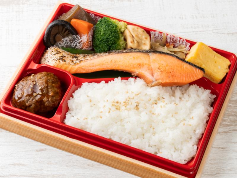 【Wメイン】トロける炙り銀鮭塩焼き＆肉団子弁当