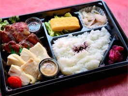 長崎和牛出島ばらいろステーキと特製胡麻ダレ蒸し鶏弁当