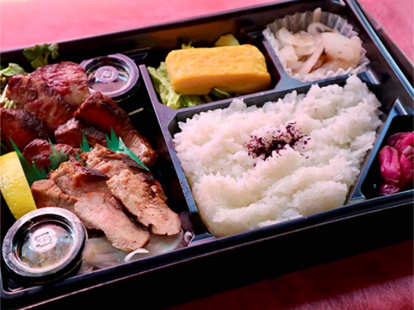 長崎和牛出島ばらいろステーキと特製ネギ塩ダレ牛タンステーキ弁当