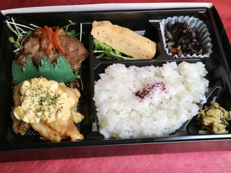 【新商品】出島ばらいろ焼肉とチキン南蛮弁当