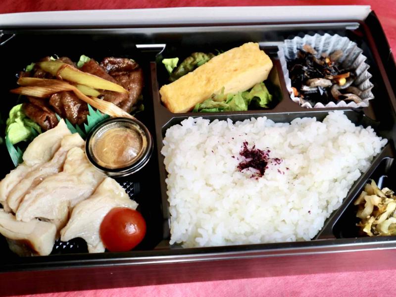 【新商品】出島ばらいろタレ焼きと蒸し鶏弁当