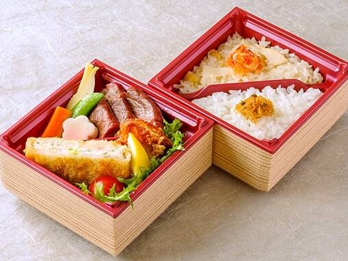 黒毛和牛と海老カツの2段弁当