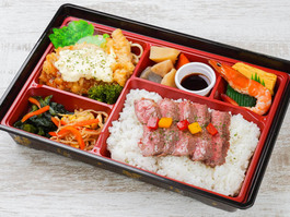 牛ロースステーキ＆チキン南蛮弁当