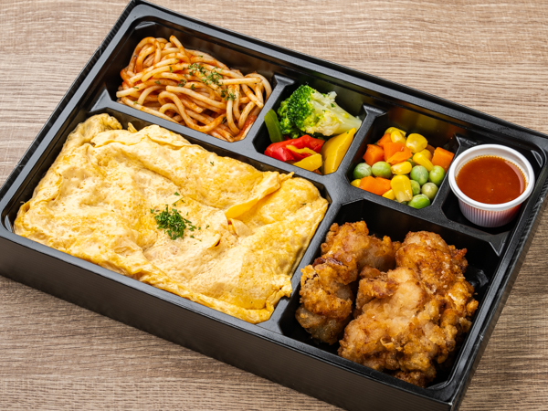 オムライスと唐揚げ弁当