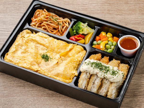 オムライスと白身フライ弁当