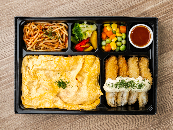 オムライスと白身フライ弁当