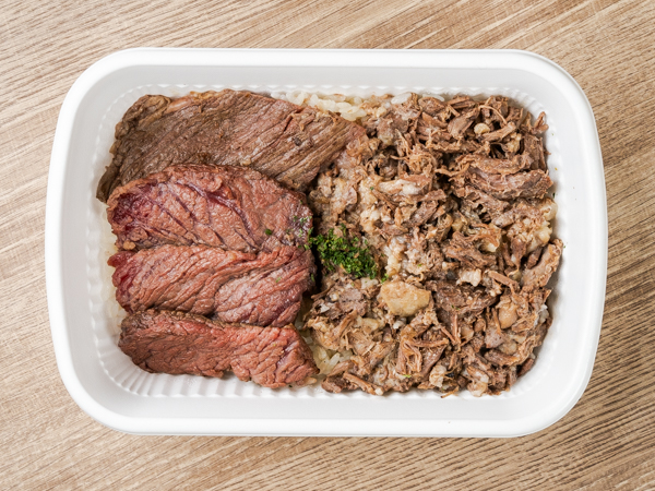 国産牛の合い盛り丼