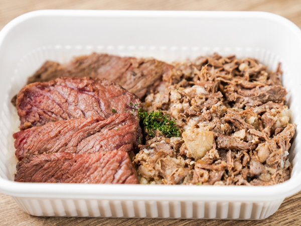 国産牛の合い盛り丼