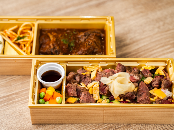 国産牛の肉ちらし2段重