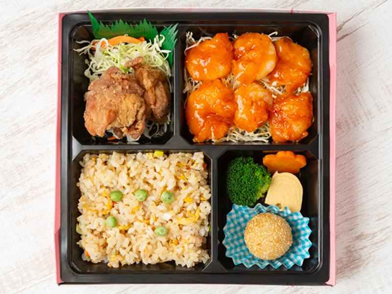 エビチリ＆友部唐揚げの豪華弁当