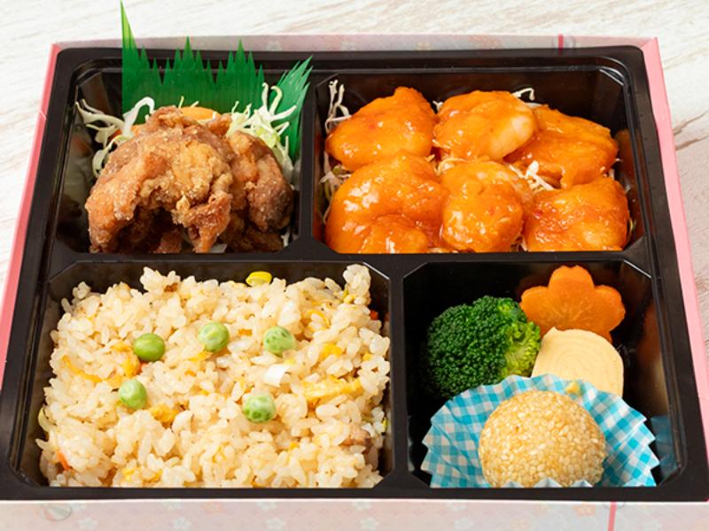 エビチリ＆友部唐揚げの豪華弁当
