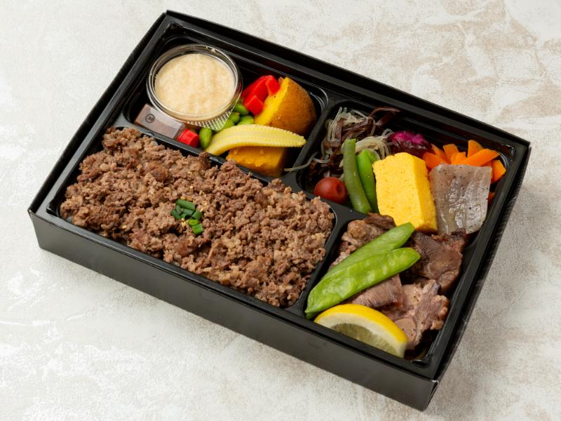 厚切牛タン塩と飲める黒毛和牛の焼肉弁当