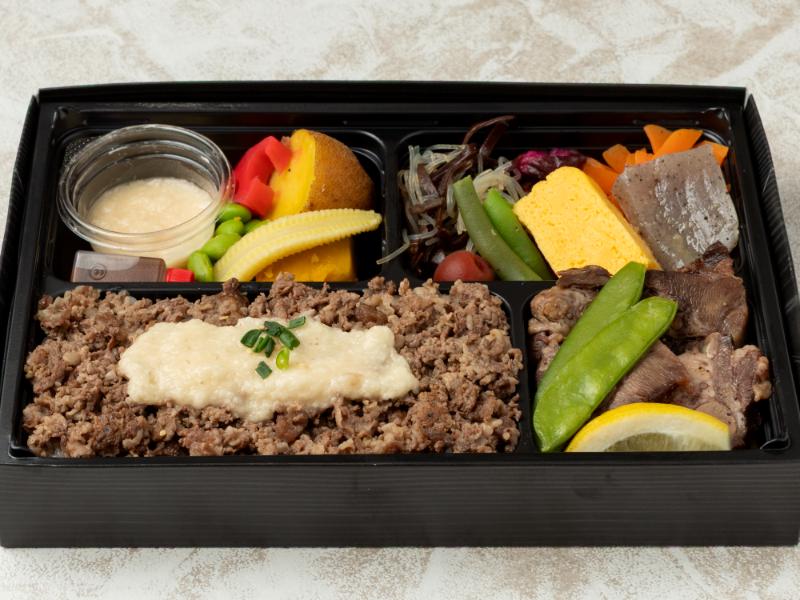 厚切牛タン塩と飲める黒毛和牛の焼肉弁当