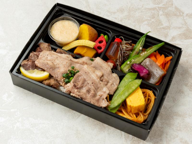 厚切牛タン塩と牛カルビ焼肉の弁当