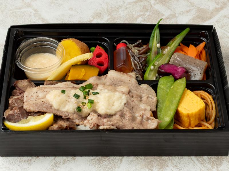 厚切牛タン塩と牛カルビ焼肉の弁当