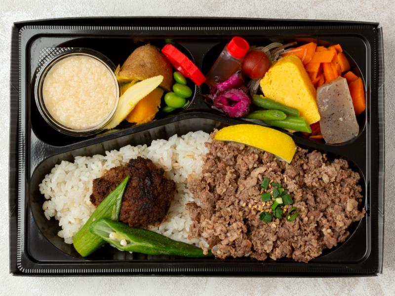 名物！！トロロで食べる１００％牛タンバーグと飲める黒毛和牛焼肉弁当