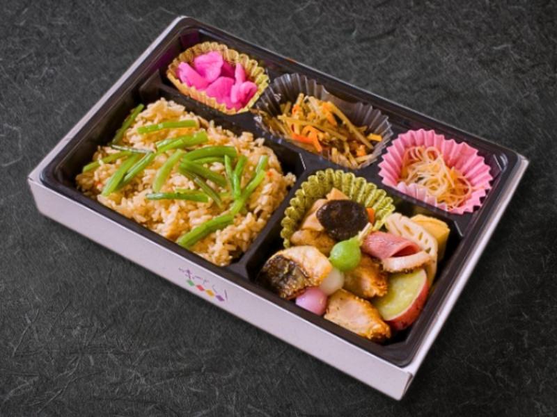 季節の炊き込みごはんの旬菜弁当