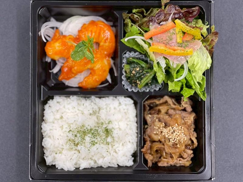 牛焼肉＆生ハムサラダ＆エビチリお弁当