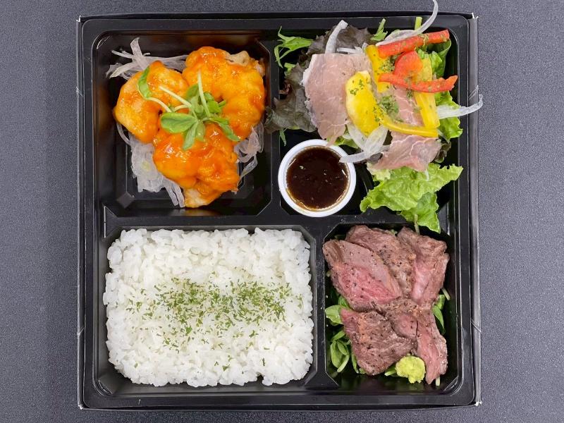 牛サガリステーキ＆生ハムサラダ＆エビチリお弁当