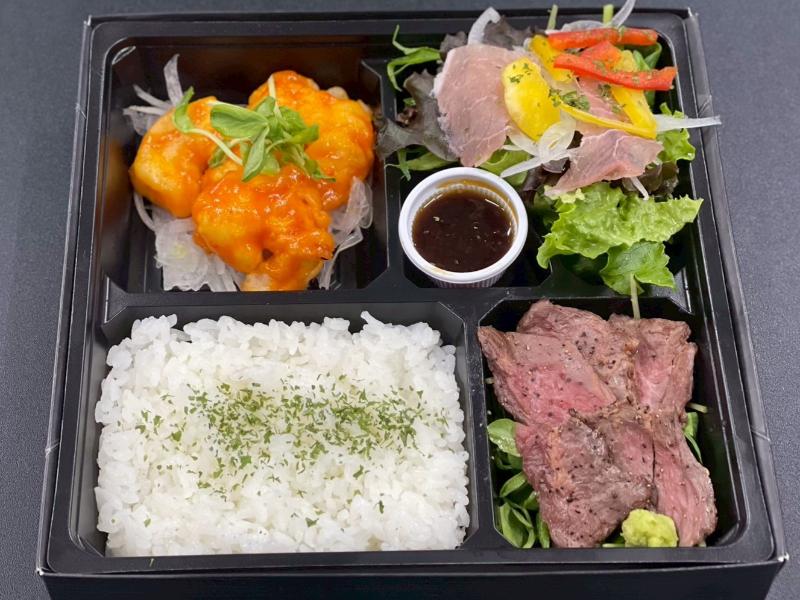牛サガリステーキ＆生ハムサラダ＆エビチリお弁当