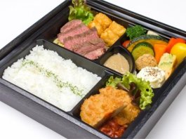【温まる容器】熟成牛肉の贅沢ステーキとビーフコロッケ弁当