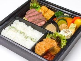 熟成牛肉の贅沢ステーキとビーフコロッケ弁当
