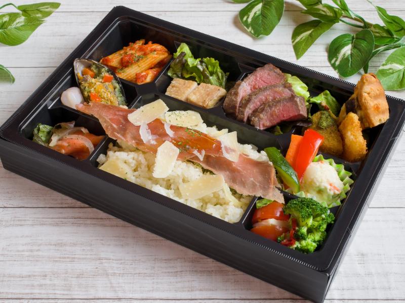 生ハムとパルミジャーノチーズリゾットと和牛ステーキの「makunouchi」