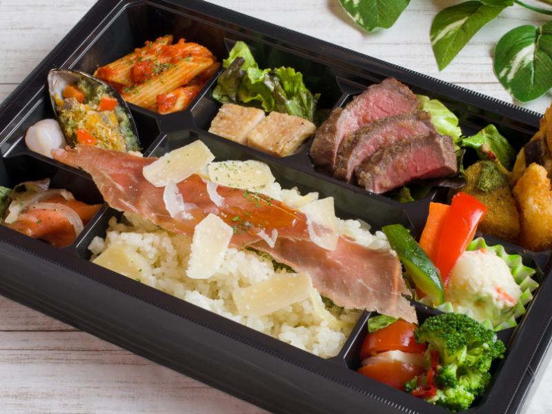 生ハムとパルミジャーノチーズリゾットと和牛ステーキの「makunouchi」