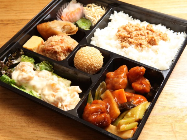 ダブルメイン（エビマヨ×酢豚弁当）