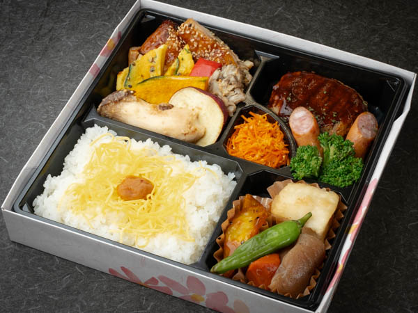 コアラ亭特製　肉の旨味あふれる Wメインと旬野菜のグリル弁当