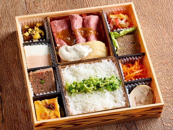 ローストビーフと白身魚ムニエル弁当