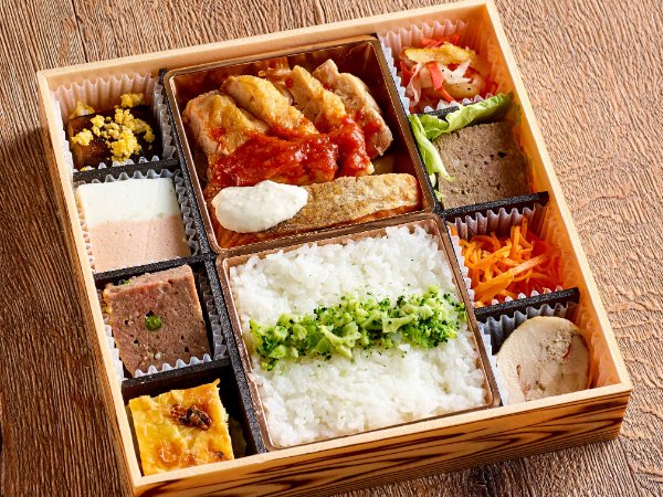 チキングリルとサーモンムニエル弁当