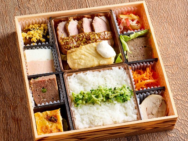 舌平目ムニエルと紅茶鴨スモーク弁当