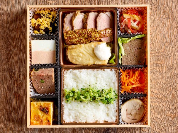 舌平目ムニエルと紅茶鴨スモーク弁当