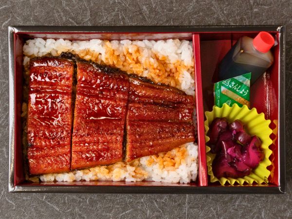 鰻重弁当　並〜香ばしく焼き上げた鰻１／３尾使用〜